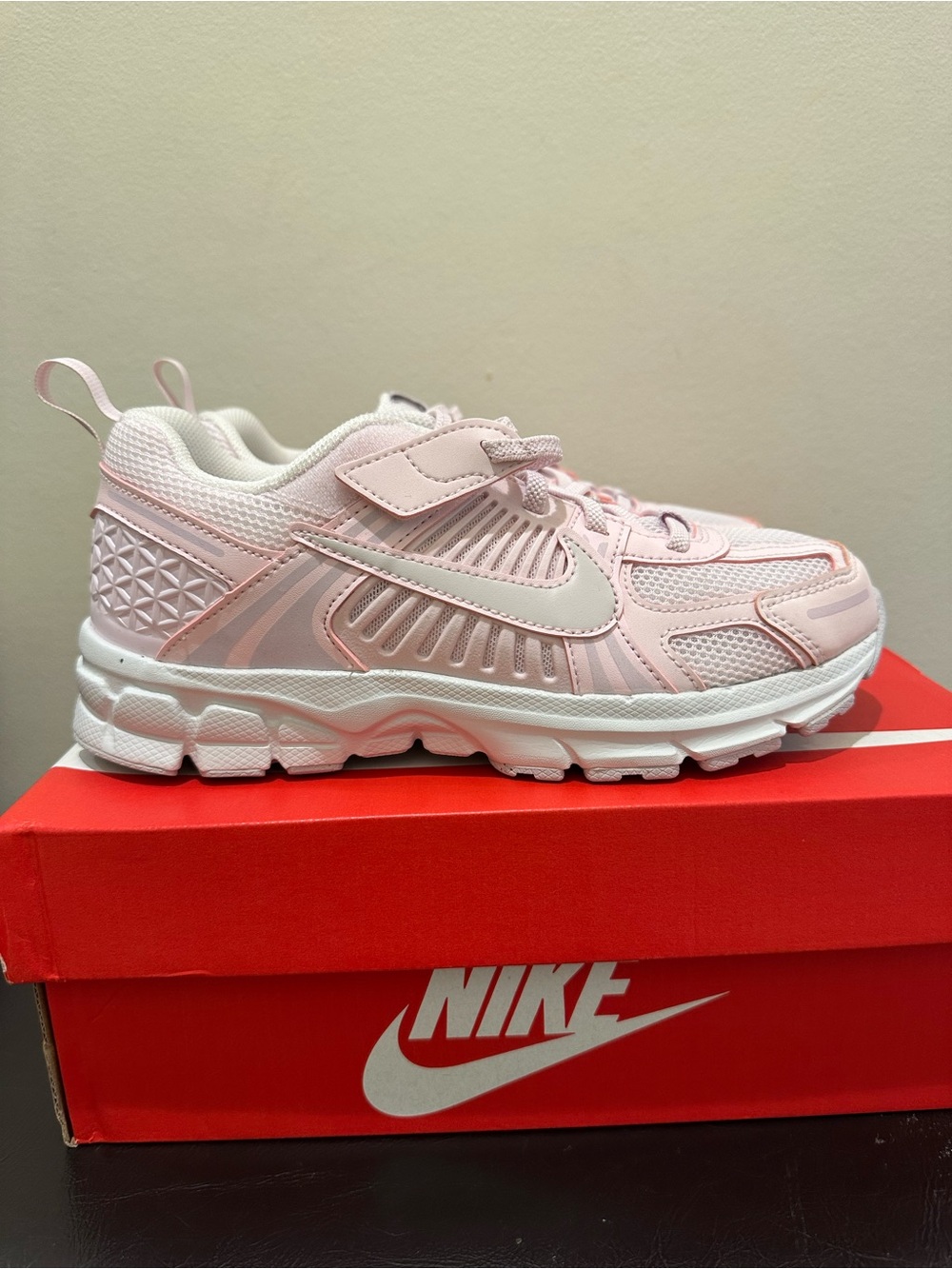 NIB Little Kid PS Nike Vomero 5 HF6999-600 Pearl Pink/Bleached Lilac/Summit Whit